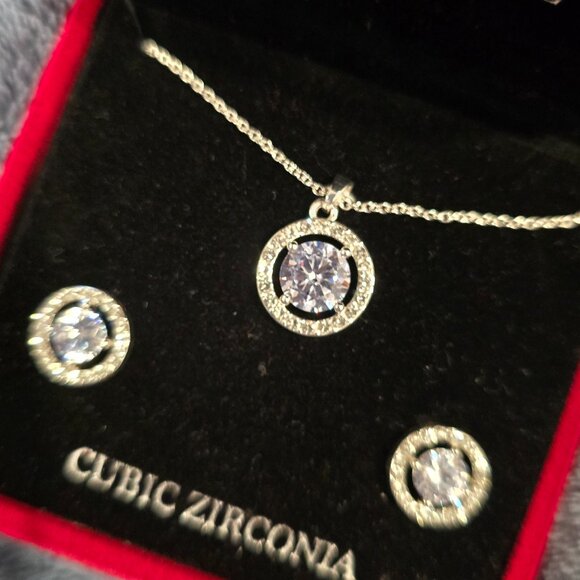 Fine silver necklace and earings set - Picture 1 of 3